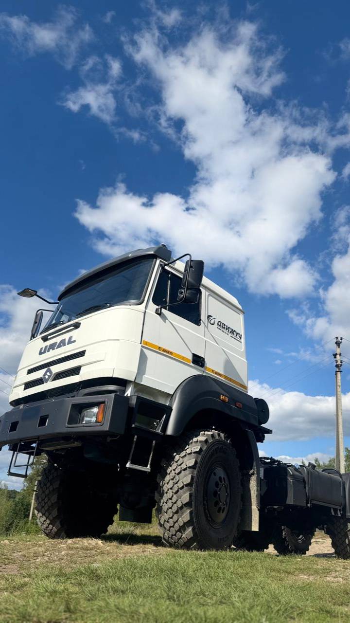 Седельный тягач Урал 44202-3511-82 (обновленная кабина)
