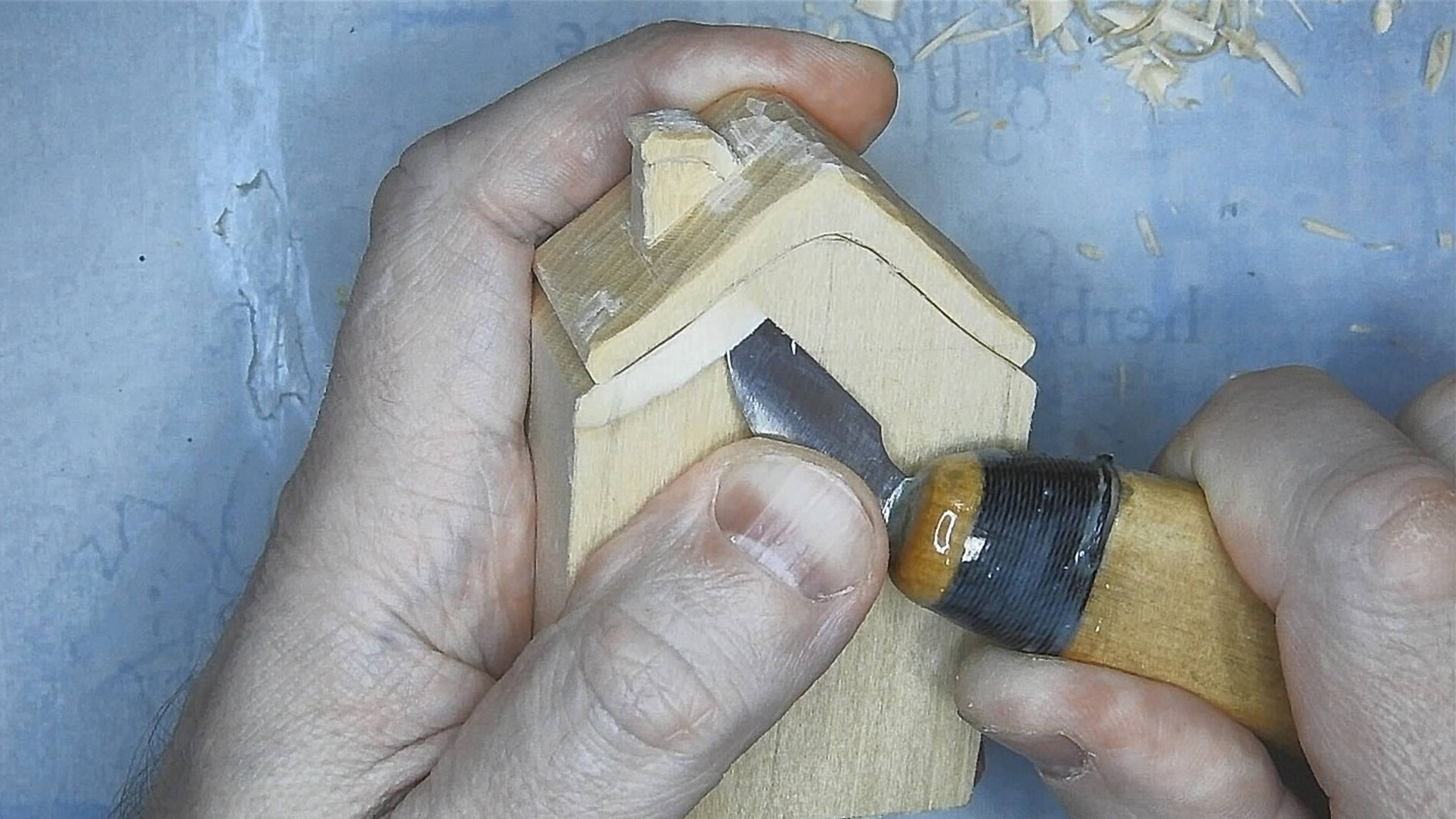 Как вырезать ... & Дом под снегом / Woodcarving - House under the Snow