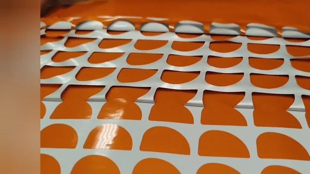 Плоттерная резка световозвращающей плёнки с удалением облоя.