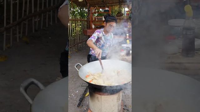 Особый куриный суп и вкусная еда