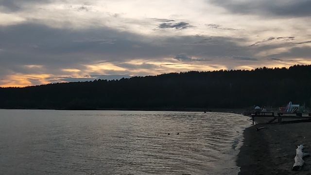 Пляж Обского моря 🌊 в августе: утки, пары, пар. Красивые облака. Ob sea ⛵ beach 🏖️ in August