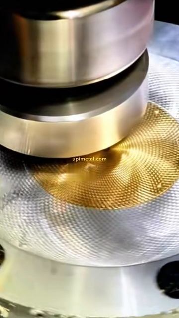 Гилоше-узоры в виде ананаса на циферблатах, изготовленные на CNC