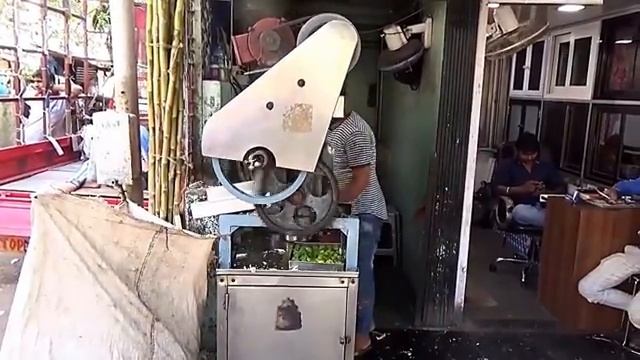 Сок из сахарного тростника Экзотические блюда Уличная еда Путешествия Мумбай Индия