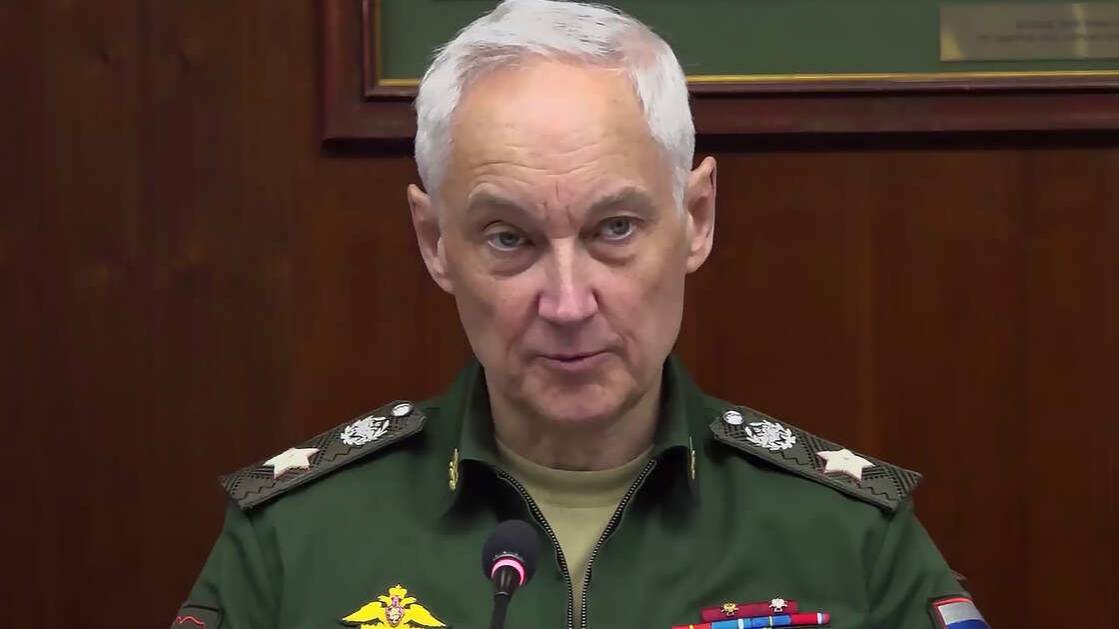 Белоусов обсудил с военкорами поставки дронов в зону СВО и "народный ОПК"