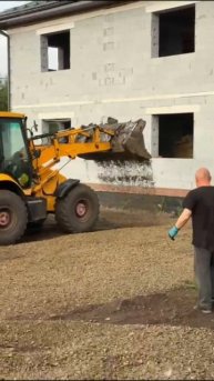 Работы по выравниванию грунта, отсыпка щебнем. Продолжаем строить дом социальной помощи и реабилитац