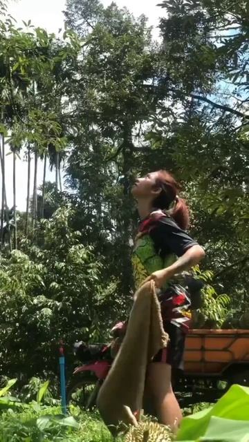 если вы жалуетесь что у вас плохая работа то вот вам вакансия на другую