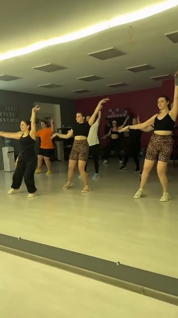 Фитнес-привет от группы по зумбе