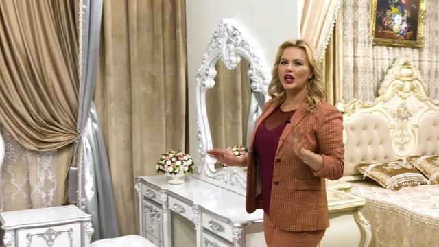 Спальня "Людовик" и "Дольче Вита". Анна Семенович на стенде  мебельной фабрики МЭРИ.