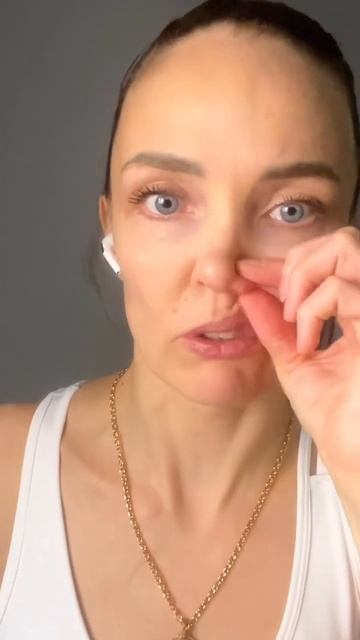 Упражнения от носогубки  #фейсбилдинг #классическиймассаж #косметика #красотаназдоровье #массажный