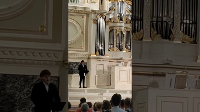 Контртенор Тимур Сланов в капелле исполняет Ave Maria, за органом Ольга Котлярова.mp4