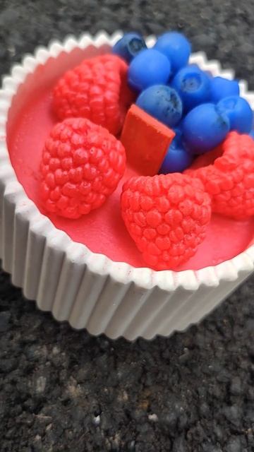 Свеча ручной работы 🤗
#свечиручнойработы #свечеварение #свечевар #candles #декоративнаясвеча