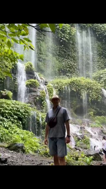 Каскад водопадов острова Ломбок