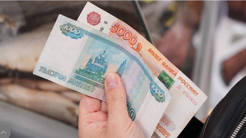 Россиянам рассказали о перспективах курса рубля на фоне переговоров России и США