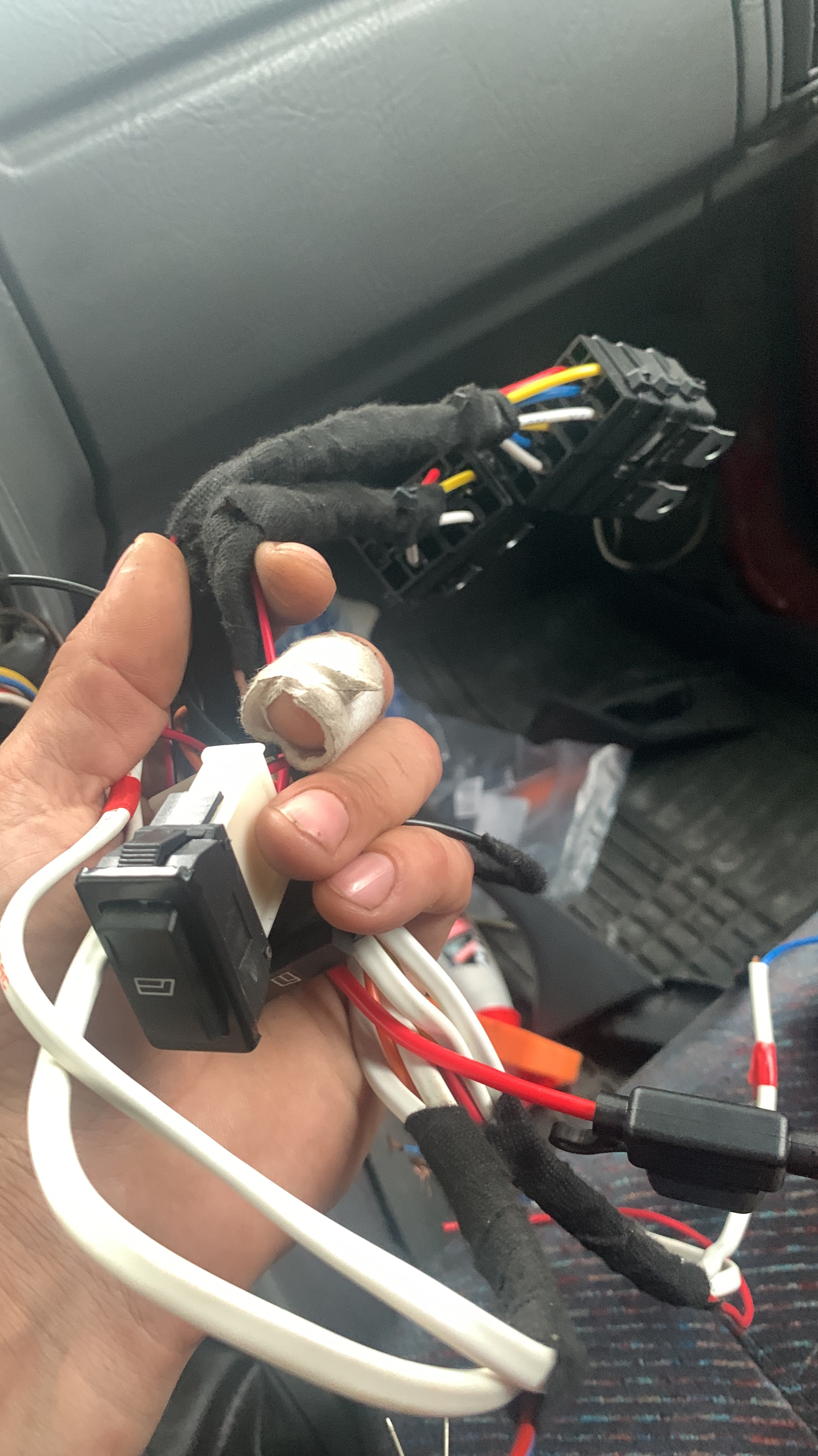 Проверка стеклоподъемников и кнопок .