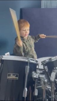 Юный барабанщик.