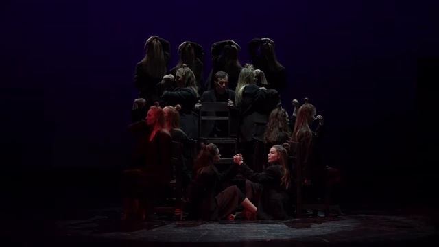 "Человек кресло " Режиссер -хореограф Ольга Насырова