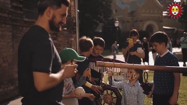 Ханг-драм, диджериду, флейта, гитара