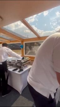 У стен Кремля.