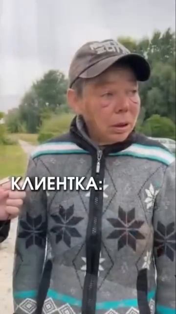 Как клиентка выбирает цвет маникюра