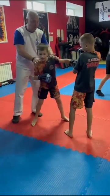 #рукопашка #рукопашныйбойдети #тренировка #рукопашник #рукопашныйбой #спорт #sports #шортс