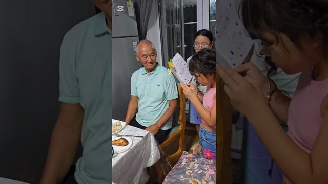 Дети сделали дедушке сюрприз — он заплакал от счастья!