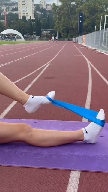 Упражнения с резинкой для стопы