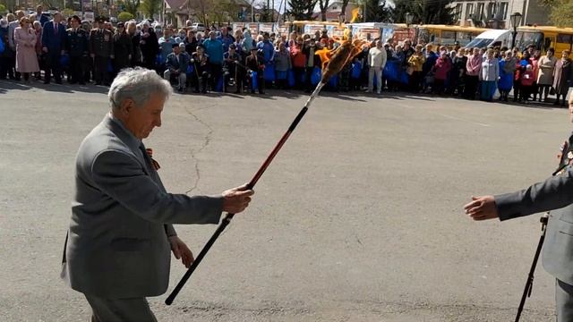 В Долгодеревенском зажгли Вечный огонь