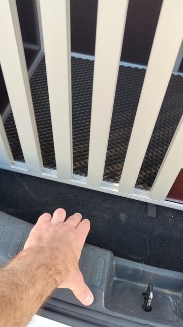 Автомобиль, в багажник которого наш вольер встал идеально. Это Haval Jolion! Смотрим!