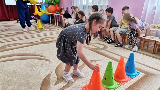 "Строитель Василий в гостях у ребят" ☺
Группа "Казачок" 👍