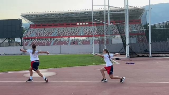 Имитация с места с гимнастической палкой