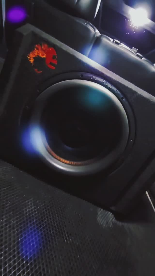 Установка Активного сабвуфера DL Audio Piranha 15A Black V.2 в Mitsubishi Pajero 3