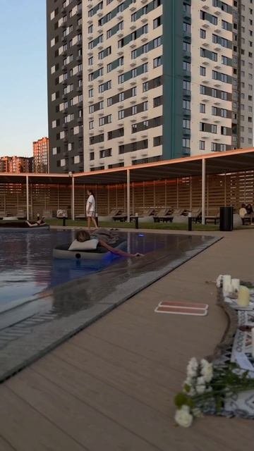 Водная медитация на надувном матрасе под завораживающие звуки глюкофона с благовониями и гвоздестоян