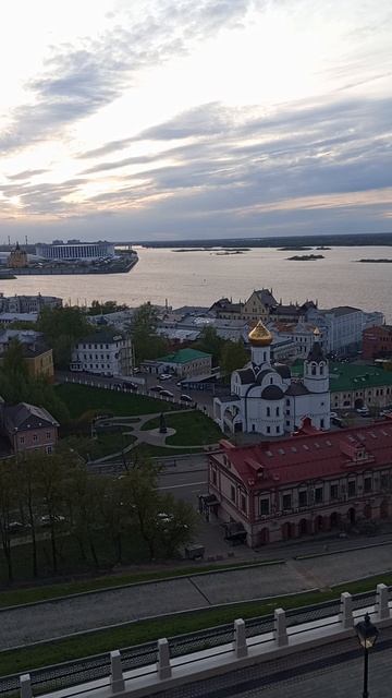 Вид с Нижегородского Кремля на Стрелку