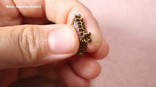 Двухслойный браслет в виде ромба с биконусом от Betty Beading jewelry