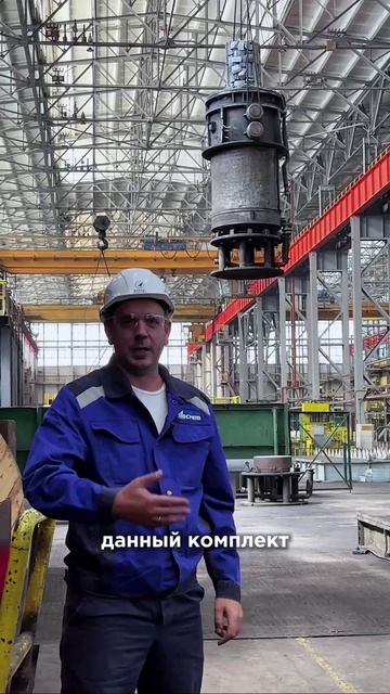 Михаил Аксененко — старший мастер плавильно-литейного комплекса, занесён на доску почёта за высокий