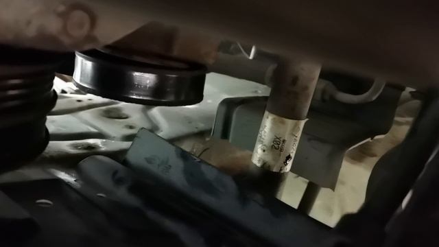 Hundai Elantra 3 Снятие ГБЦ. Часть 6 снятие ремня компрессора кондиционера