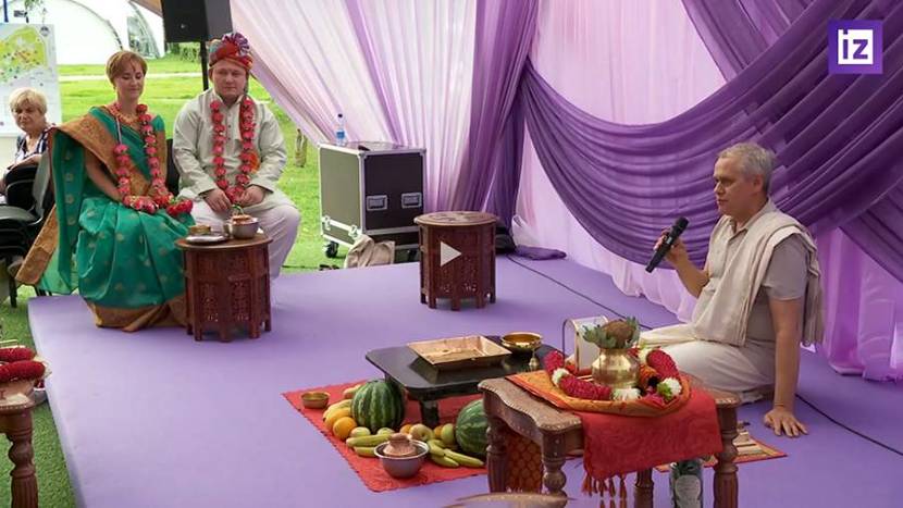 Российские молодожены сыграли свадьбу на фестивале «День Индии» в Москве