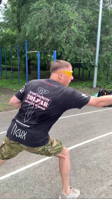 Крошка сын к отцу пришёл, и спросила кроха: что такое, нож, и почему без него так плохо?