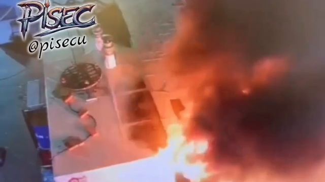 В Северной столице разгорелся нешуточный скандал: муж вступился за честь жены в шаурмичной, а пот...