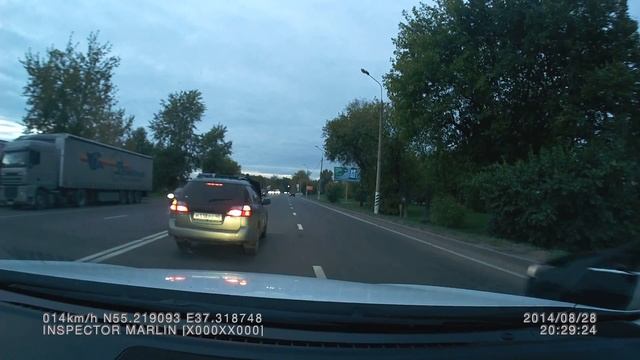 На ходу открылся капот у субару