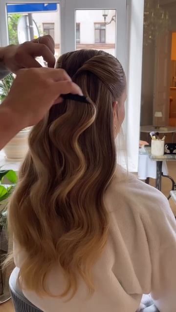 Собирай самые стильные и актуальные прически с нашими товарами.