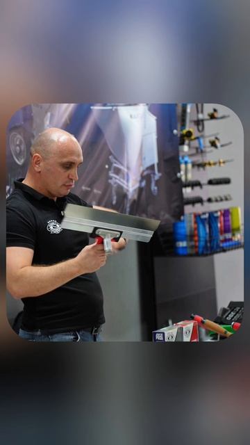 У этого шпателя всегда ровное лезвие #шпатель #лезвие #штукатурка #шпаклёвка #отделка #ремонт #дом