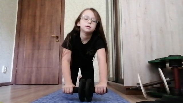 ЗАНИМАЕМСЯ СПОРТОМ