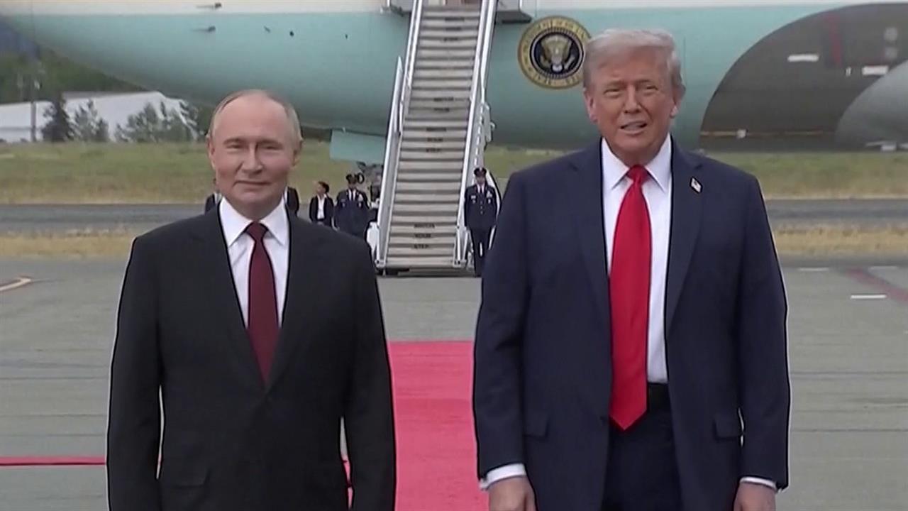 На Аляске прошел исторический саммит лидеров России и США: детали встречи двух президентов