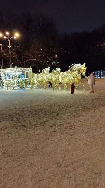 A Canadian learns about Russia 🇷🇺. INCREDIBLE! Magnificent illuminations NON-STOP! MOSCOW 2024