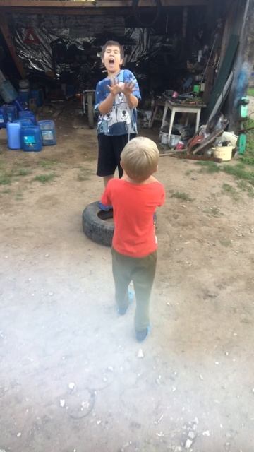 Матвей облив мня водой