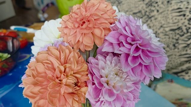 Любовь — это единственная вещь, которую мы можем подарить, и всё же она у тебя остаётся.mp4