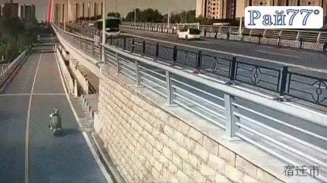 Чудом не угробил скутеристов