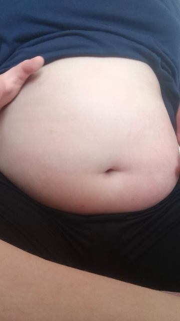 ИГРАЮ С ЖИВОТИКОМ🤤🤤🤤