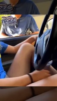 Тип просто подкатил к тачке, где сидели девчонки, и предложил им сорок баксов за их носки.